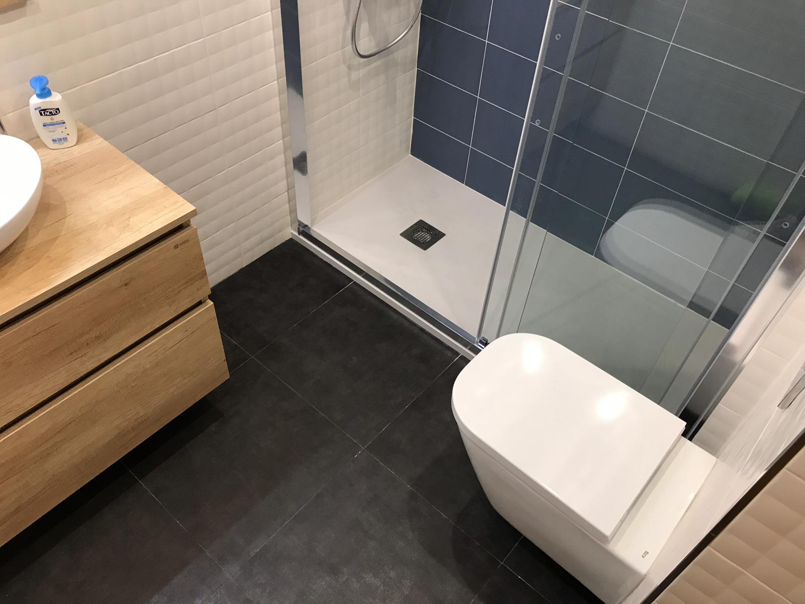 Instalaciones de fontanería y electricidad en vivienda